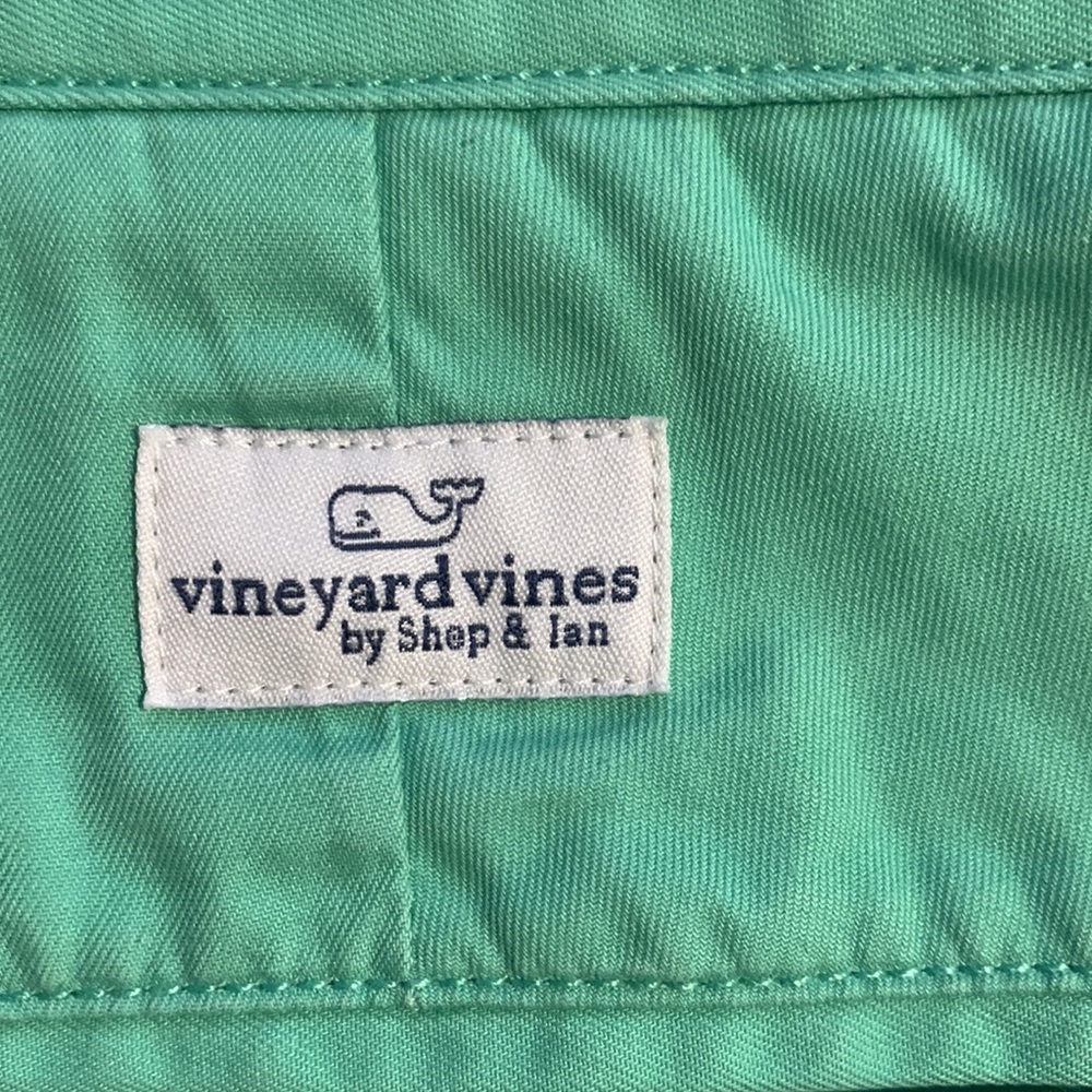 Great condition vineyard vines Kellie green short - Picture 3 of 5